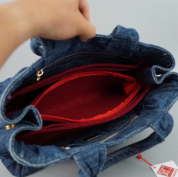 Túi Prada demin xanh có lót form sz32 KG+
