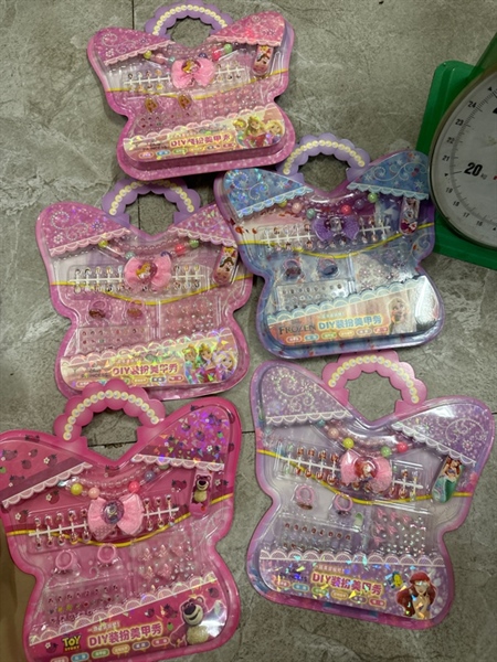 Set dán móng bướm
