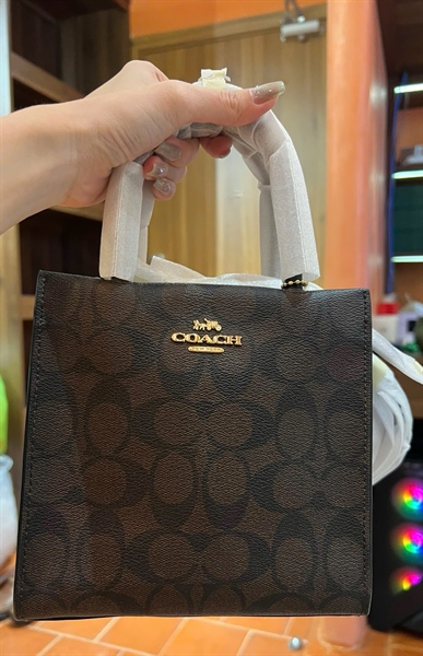 Túi Coach handle màu nâu đậm sz17 (A-T) KG+