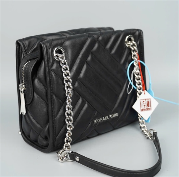 Túi MK đen sz23 kèm charm (A-T) KG+