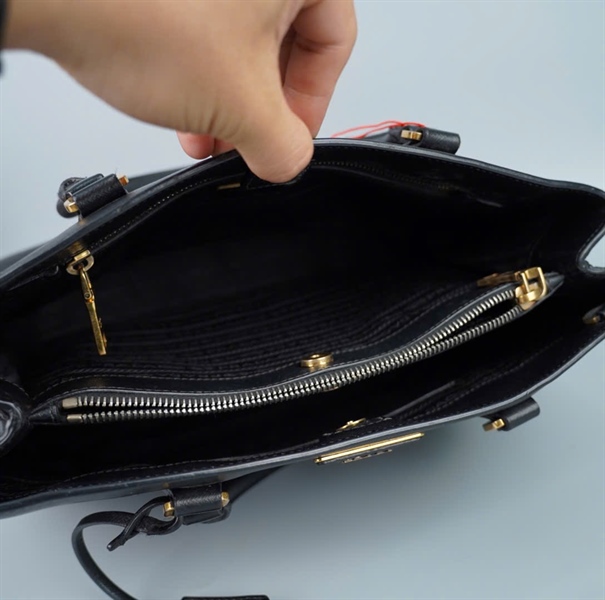 Túi Prada handle màu đen sz34 (A-T) KG+