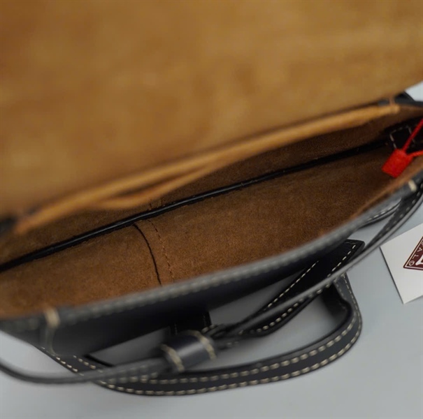 Túi Loewe đen sz17 (A-T) KG+