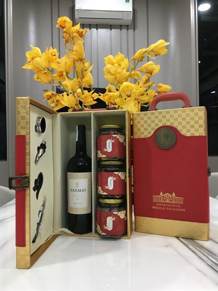 Hộp đôi 1 Nadalio + 3 hộp hạt, mứt