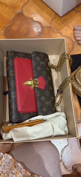 Túi LV Victoria hoa nâu phối đỏ (CA1167) sz26 +