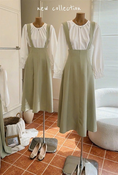 Set nữ thiết kế áo trắng cổ tròn phối yếm midi xanh bơ