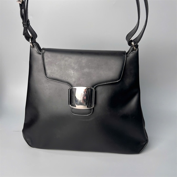 Túi Salvatore đen bóng sz33 KG+
