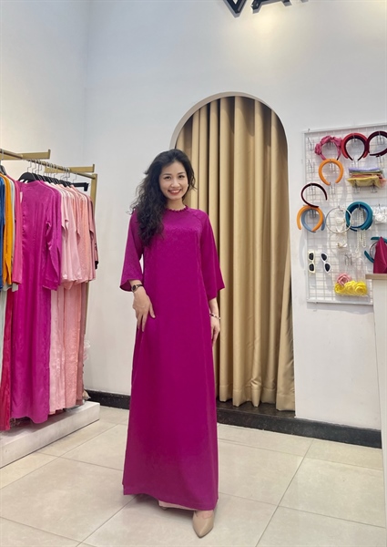 Áo dài suông cổ tròn nút bọc