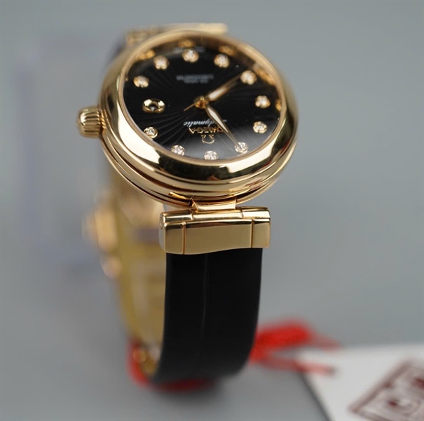 Đồng hồ Omega mặt tròn đen viền vàng (98000117) (HC) KG+