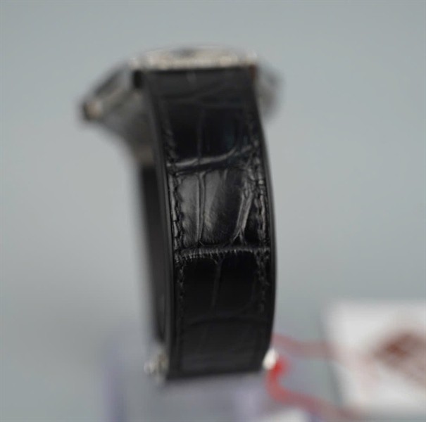 Đồng hồ Hublot đen viền đá dây đen (1395883) (HC) +