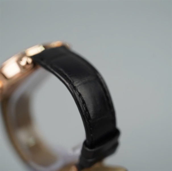 Đồng hồ Chopard mặt tròn viền đá dây đen (1564357) (HC) KG+