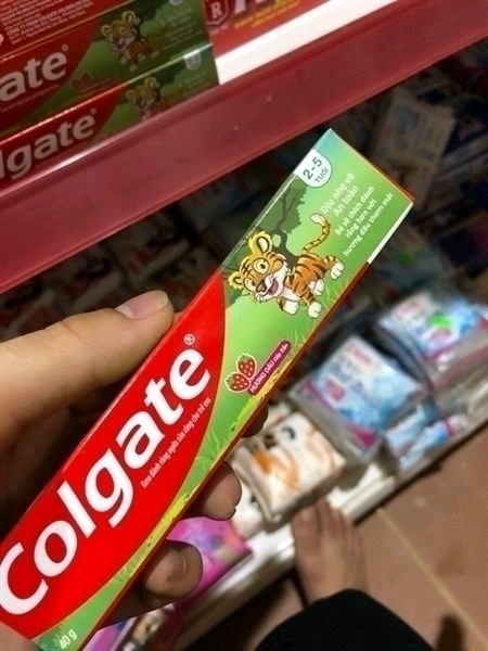 Kem đánh răng Colgate trẻ em ngừa sâu răng Hương dâu 2 tuổi 40g