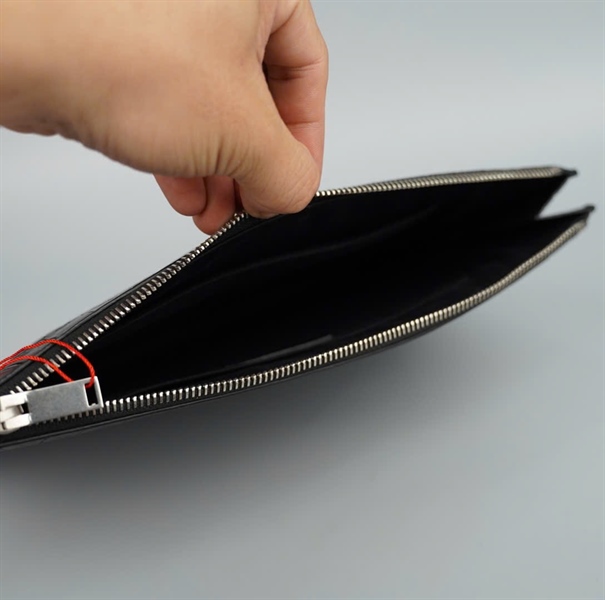 Túi YSL Clutch đen vân sz29 KG+