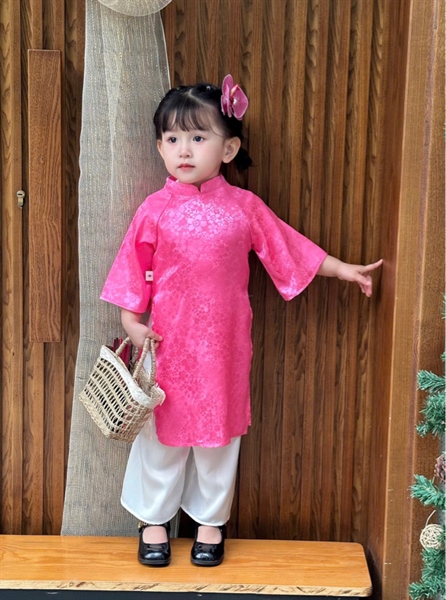 Set áo dài bé gái thiết kế gấm lụa hoa cổ cao tay lửng phối quần suông trắng kèm băng đô