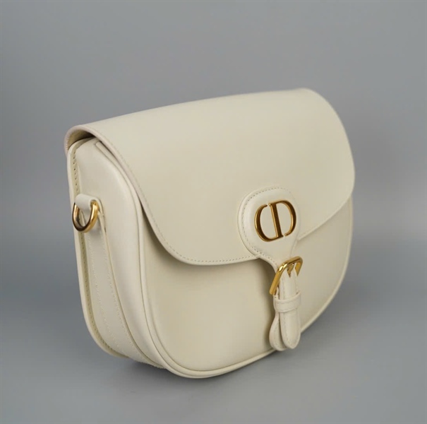 Túi Dior màu trắng sz23 (A-T) KG+