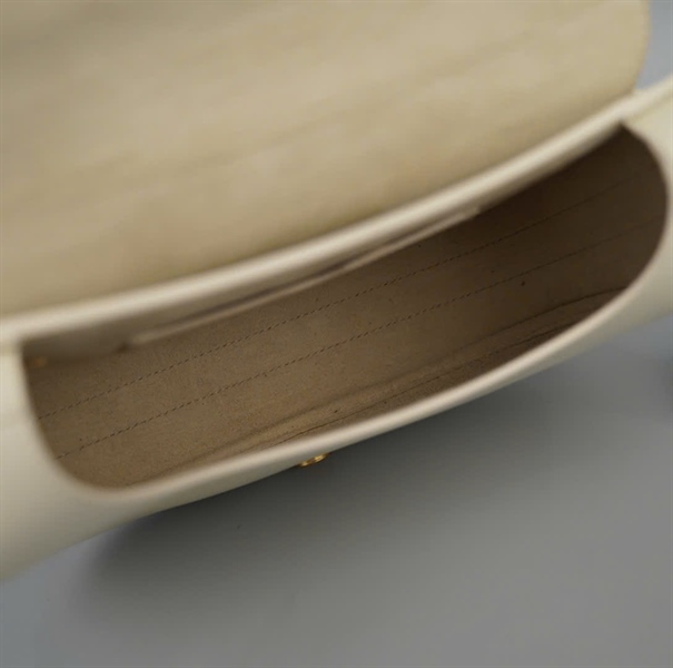 Túi Dior màu trắng sz23 (A-T) KG+