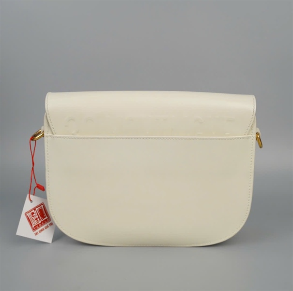 Túi Dior màu trắng sz23 (A-T) KG+