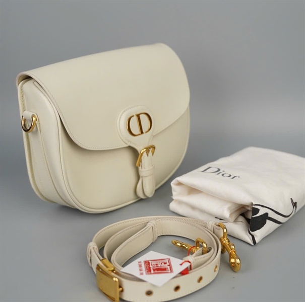 Túi Dior màu trắng sz23 (A-T) KG+