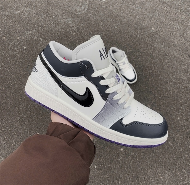 Nike Air Jordan Low Punk Rock