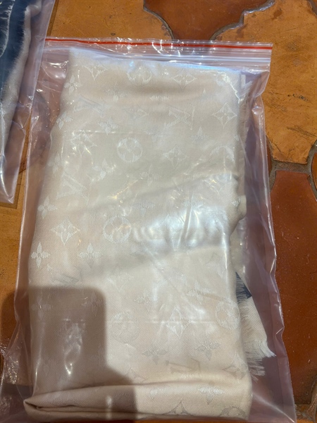 Khăn LV hoa nude (PN) KG+