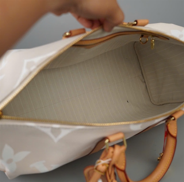 Túi LV du lịch nude ombre kèm ổ+ chìa sz46 (HC)+