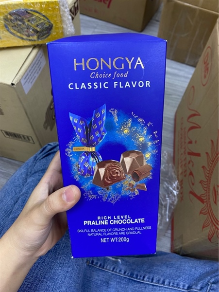 Socola nhân chảy hongya hộp xanh 200g