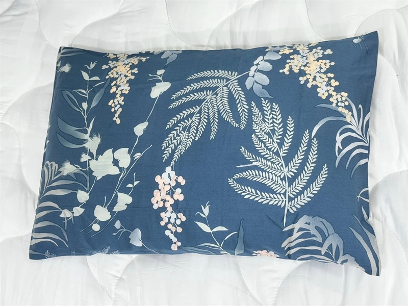 Áo gối (Vỏ gối) Tencel 60s họa tiết lá xám nhạt nền xanh navy