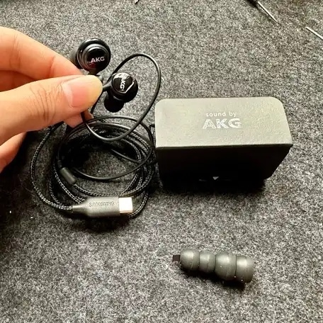 TAI NGHE AKG TYC