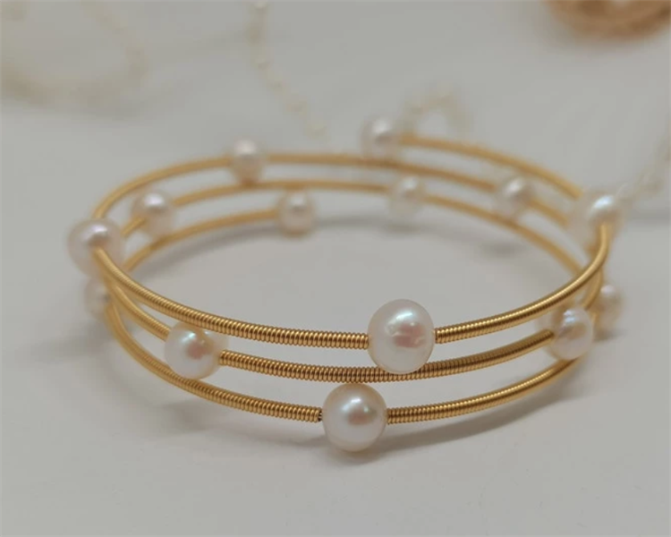 Vòng tay cuộn dây viên nhỏ