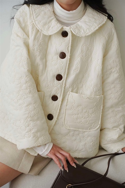 Áo Khoác Chần Bông Cổ Sen Thêu Hoa Nổi