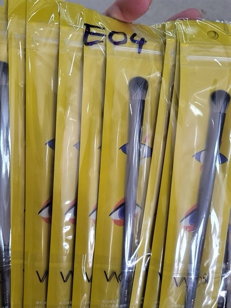 E04 cọ mắt shade & buff