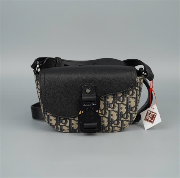 Túi Dior Sadle Pouch xám nắp đen (16-BO-0213) sz17 +