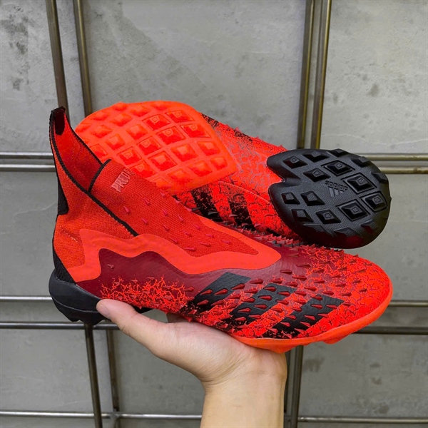 Predator Freak không dây đỏ 790k