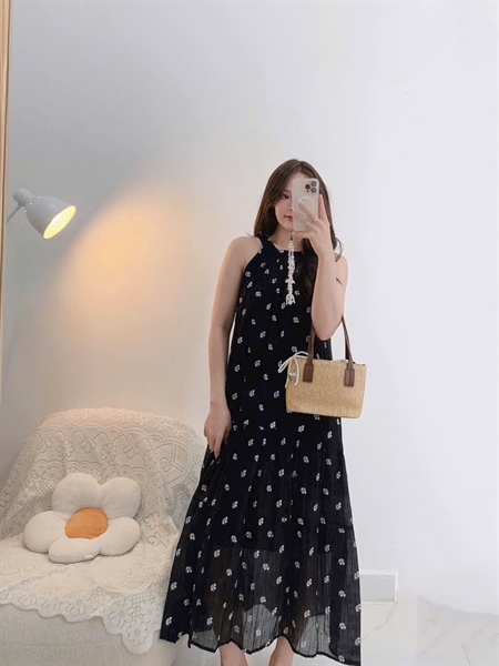 Đầm maxi voan nữ thiết kế màu đen cổ yếm hoa nhí trắng cột nơ sau cổ