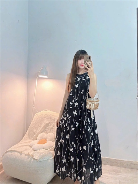 Đầm maxi nữ thiết kế cổ yếm tơ voan thêu hoa trắng nổi cột nơ sau cổ
