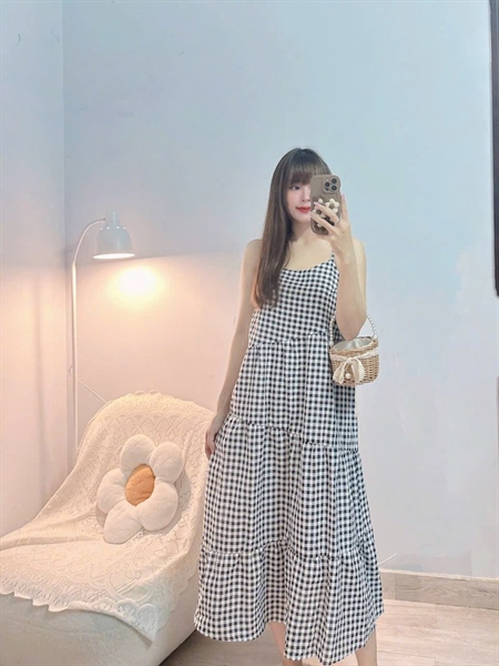 Đầm dây nữ thiết kế caro trắng đen xoè tầng xéo
