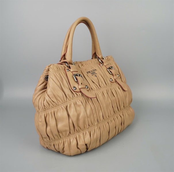 Túi Prada da nhăn màu nude sz36 KG+