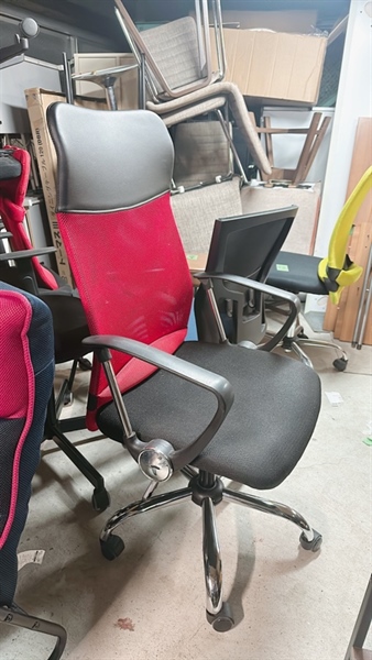 Ghế xoay có vịn tựa cao đơn đỏ