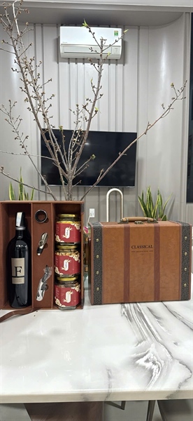 Hộp quà đôi ( 1 chai F + 3 hộp hạt mứt)