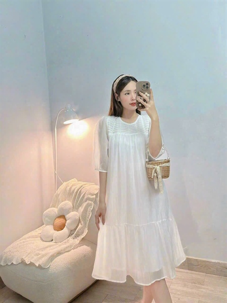 Đầm nữ thiết kế tơ nhăn 2 lớp cổ tròn viền sọc ngang ngực tay lửng form suông đuôi cá