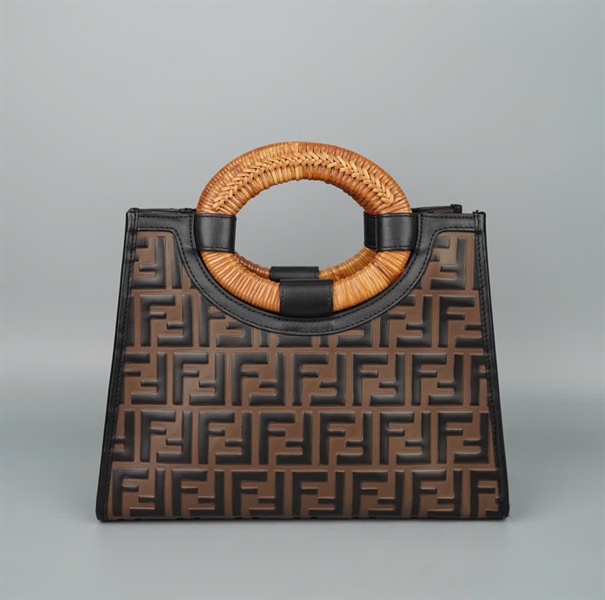 Túi Fendi handle nâu đen in nổi sz28 KG+