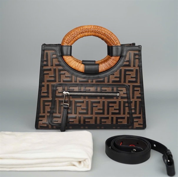 Túi Fendi handle nâu đen in nổi sz28 KG+