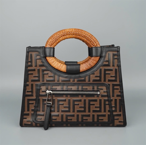 Túi Fendi handle nâu đen in nổi sz28 KG+