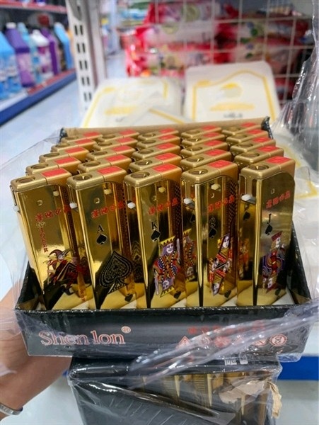 Bật lửa 022 vàng