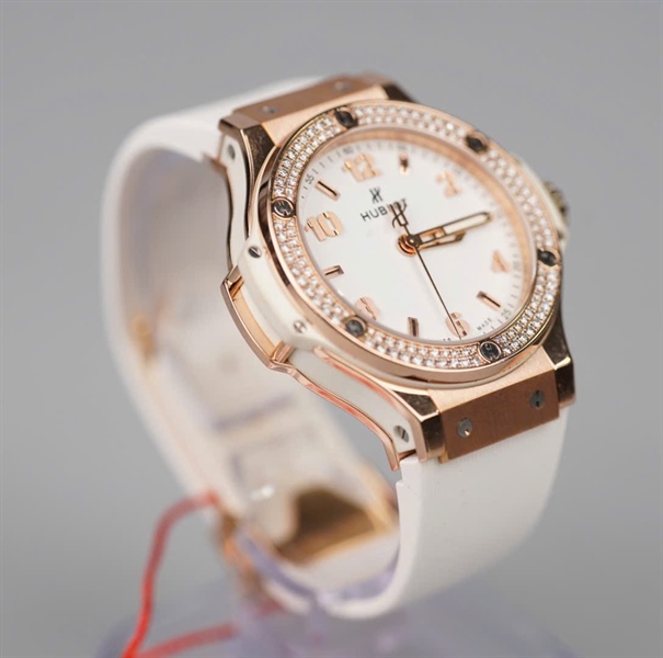 Đồng hồ Hublot trắng mặt tròn dây trắng viền đá (1509308) (HC)+