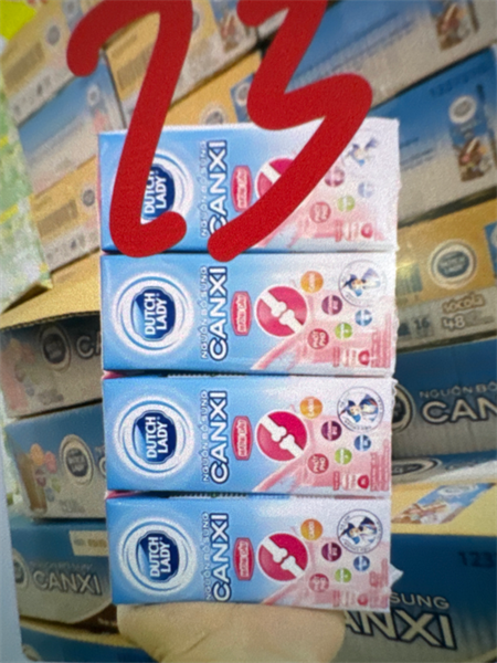 Lốc 4H Sữa Tươi Hà Lan Dâu 18ml