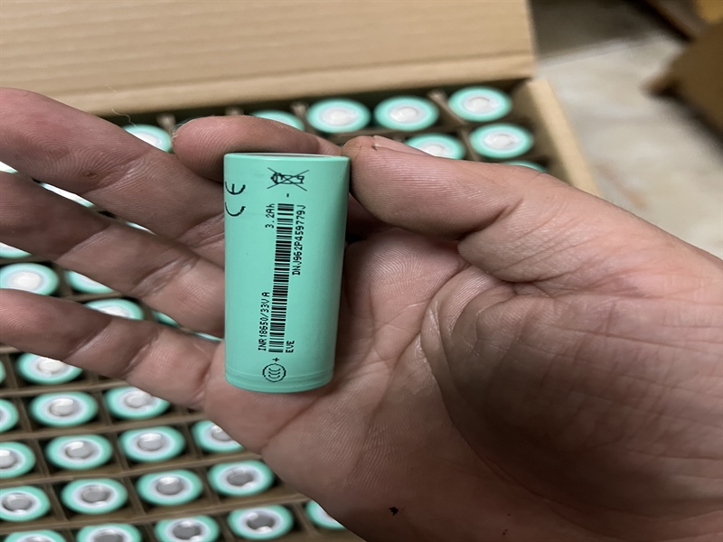 Pin lithium 18650 EVE 33V 3200 Mah ( Loại A, Tiêu chuẩn CE )