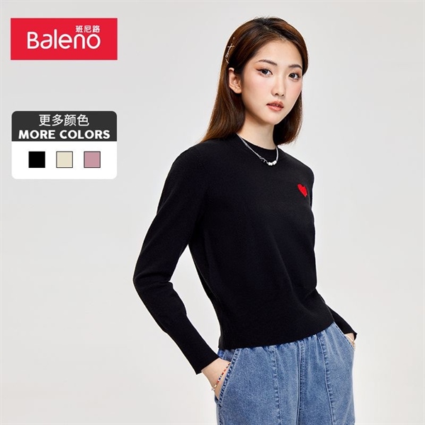 Áo len nữ Baleno thêu tim