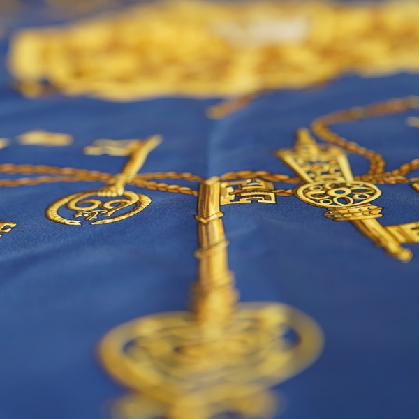 Khăn Hermes xanh đen viền vàng họa tiết KG+