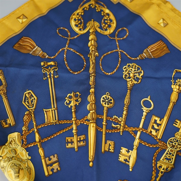 Khăn Hermes xanh đen viền vàng họa tiết KG+