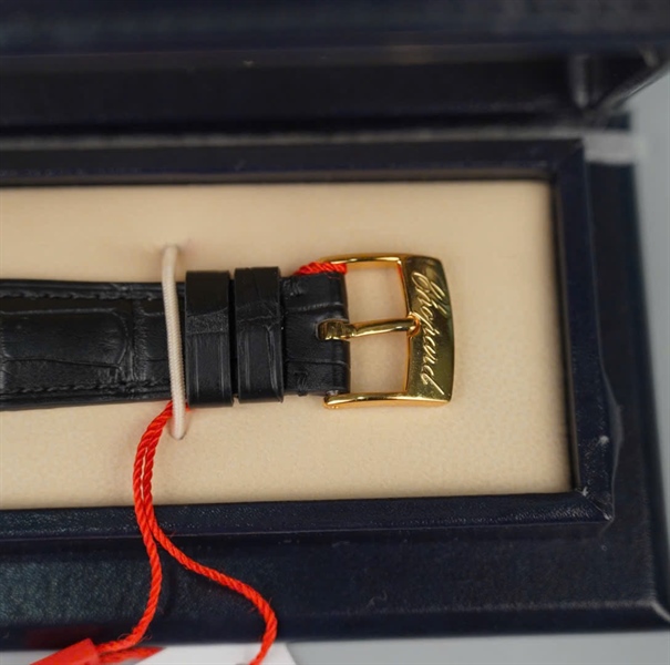 Đồng hồ Chopard mặt tròn đính kim dây đen có giấy kiểm định (604676) +